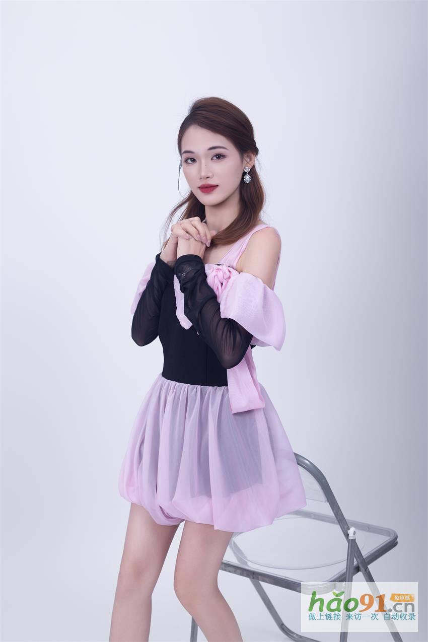 练文怡：天秤座的优雅之光，时尚模特界的灵动精灵