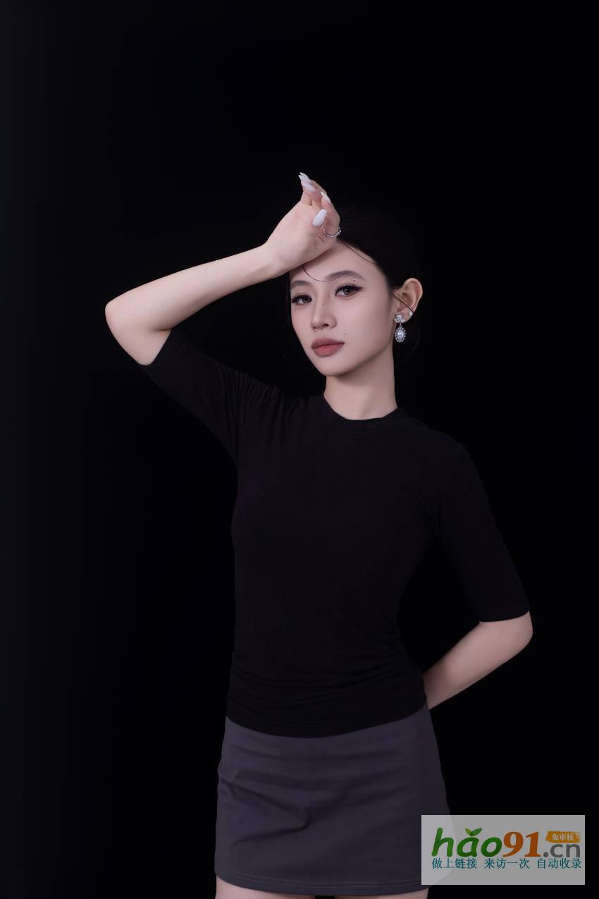 郑紫玲：双子座的灵动魅力，时尚界的活力模特新星