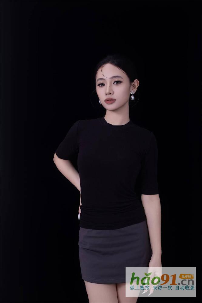 郑紫玲：双子座的灵动魅力，时尚界的活力模特新星