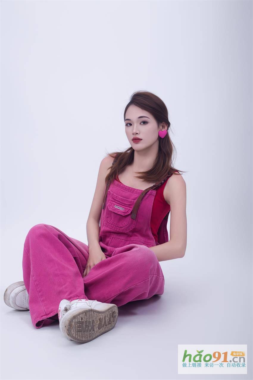 练文怡：天秤座的优雅之光，时尚模特界的灵动精灵