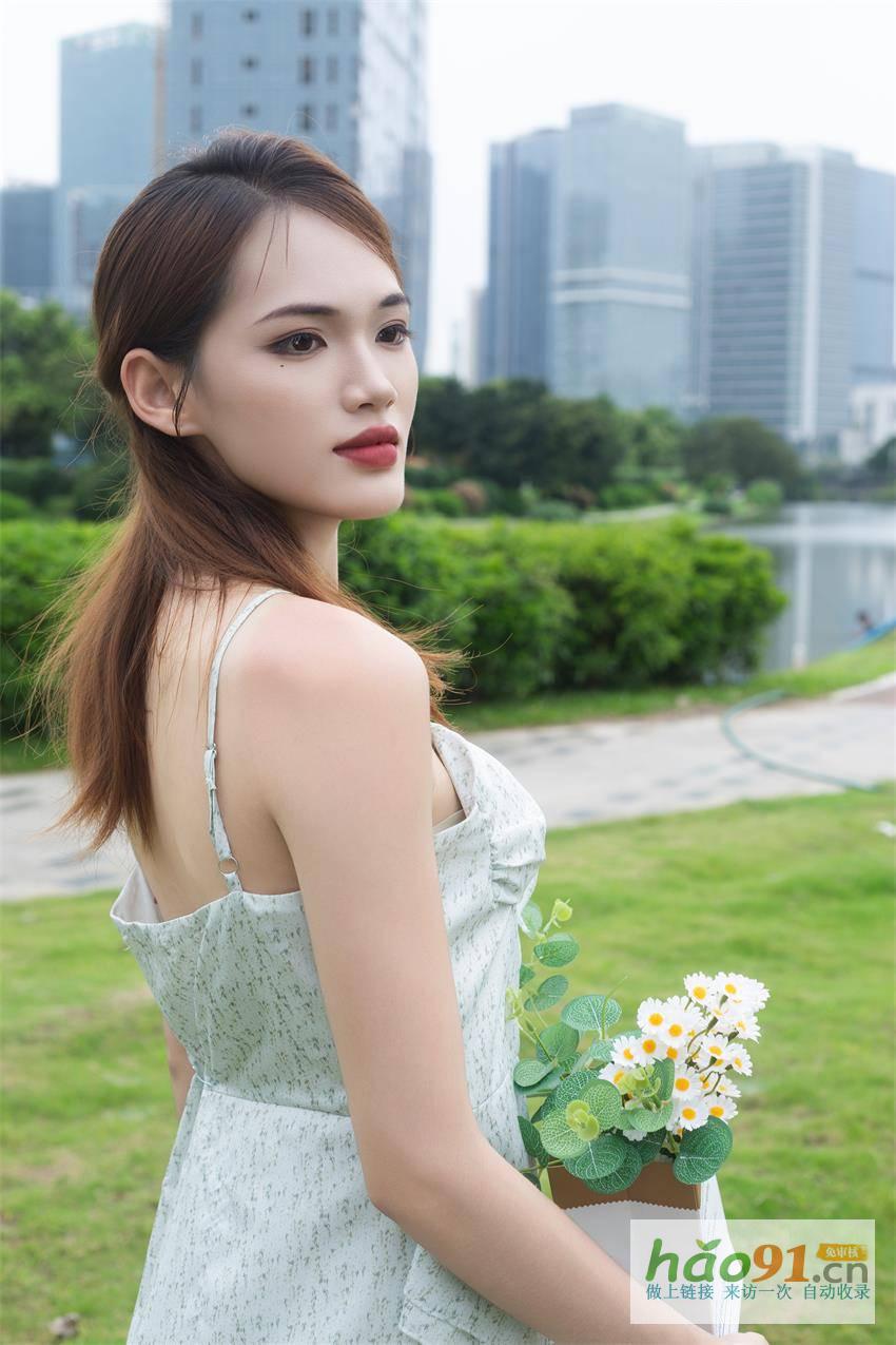 练文怡：天秤座的优雅之光，时尚模特界的灵动精灵