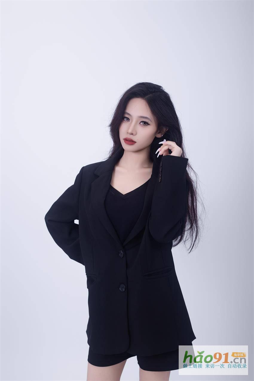 郑紫玲：双子座的灵动魅力，时尚界的活力模特新星