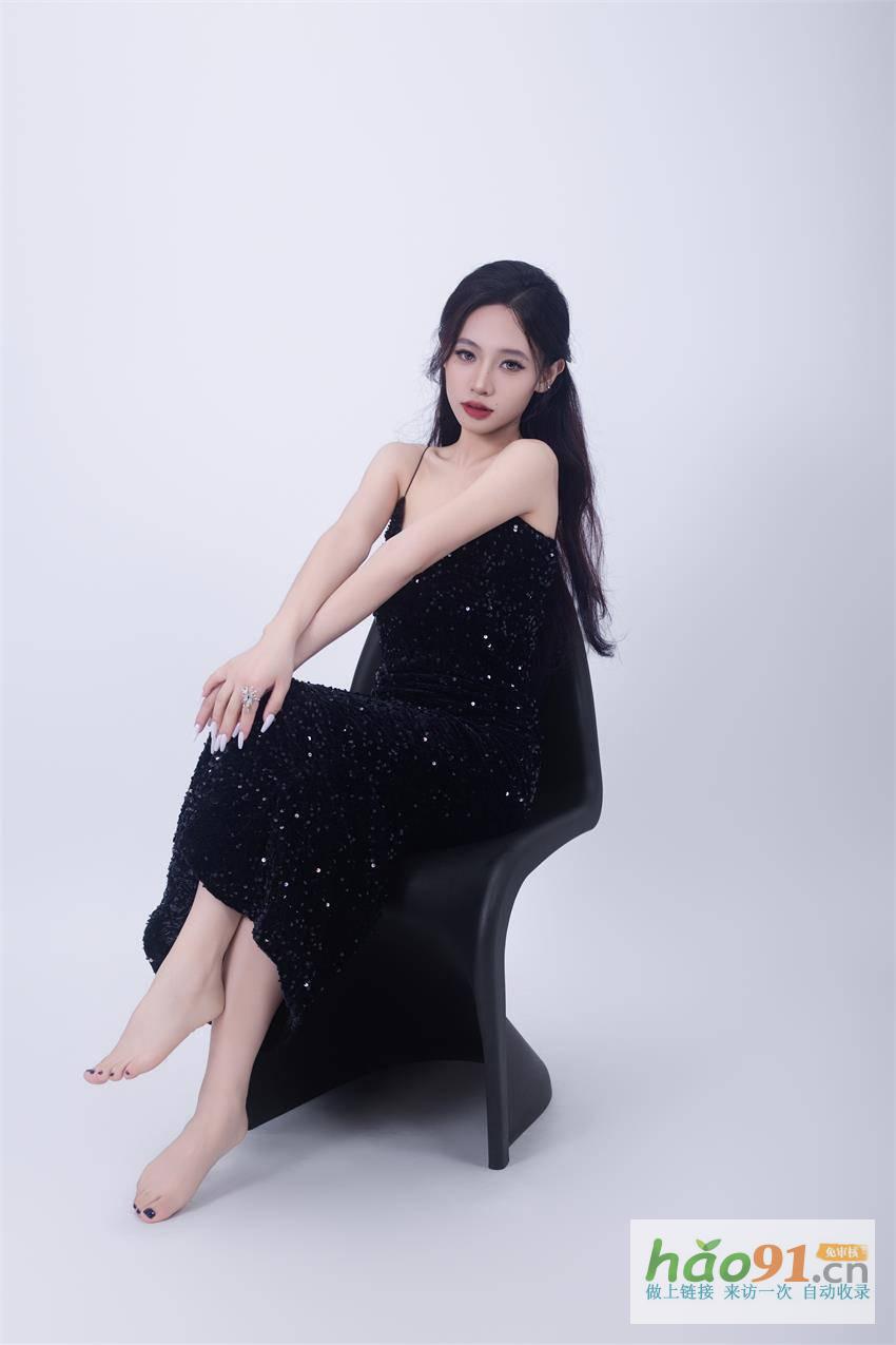 郑紫玲：双子座的灵动魅力，时尚界的活力模特新星