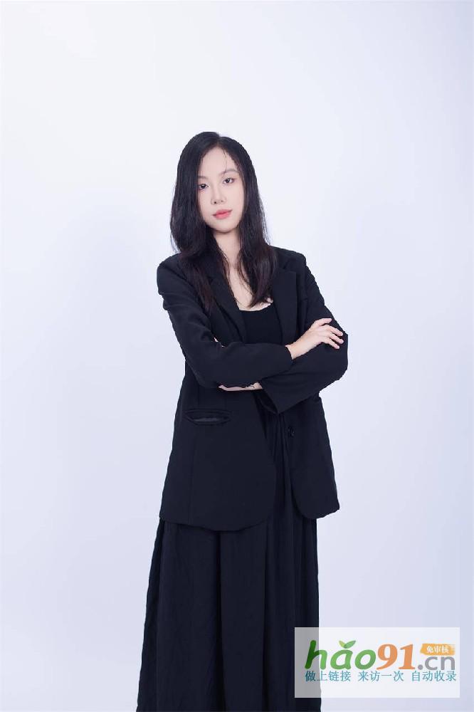 金芊慧：在光影中绽放的天秤座时尚模特精灵