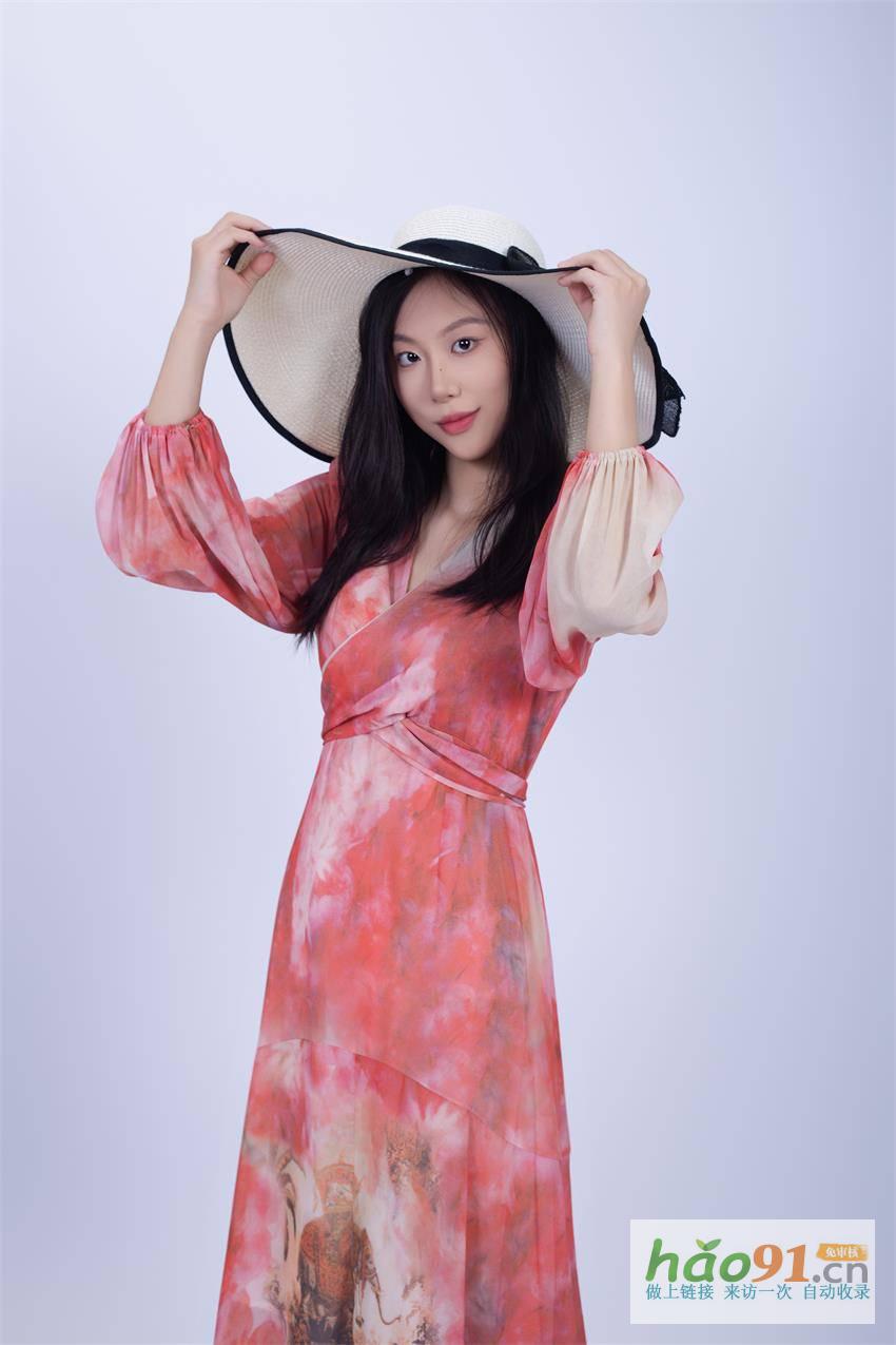 金芊慧：在光影中绽放的天秤座时尚模特精灵