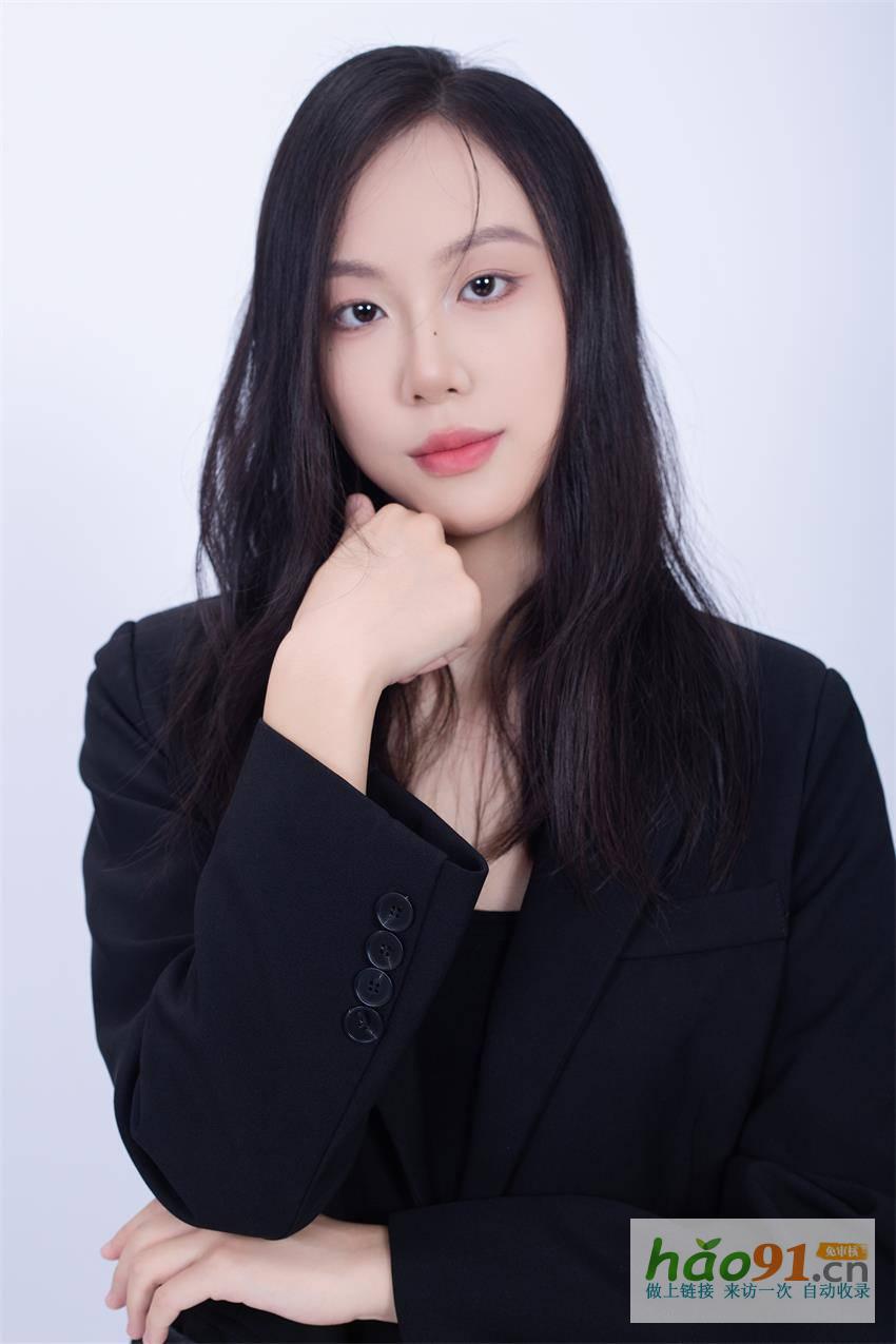 金芊慧：在光影中绽放的天秤座时尚模特精灵