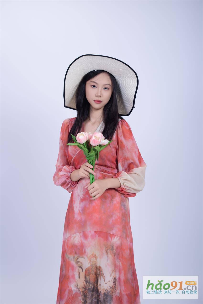 金芊慧：在光影中绽放的天秤座时尚模特精灵