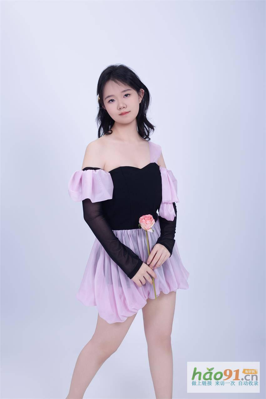 模特——翊苹：以光为笔，绘就时尚诗篇的灵动缪斯