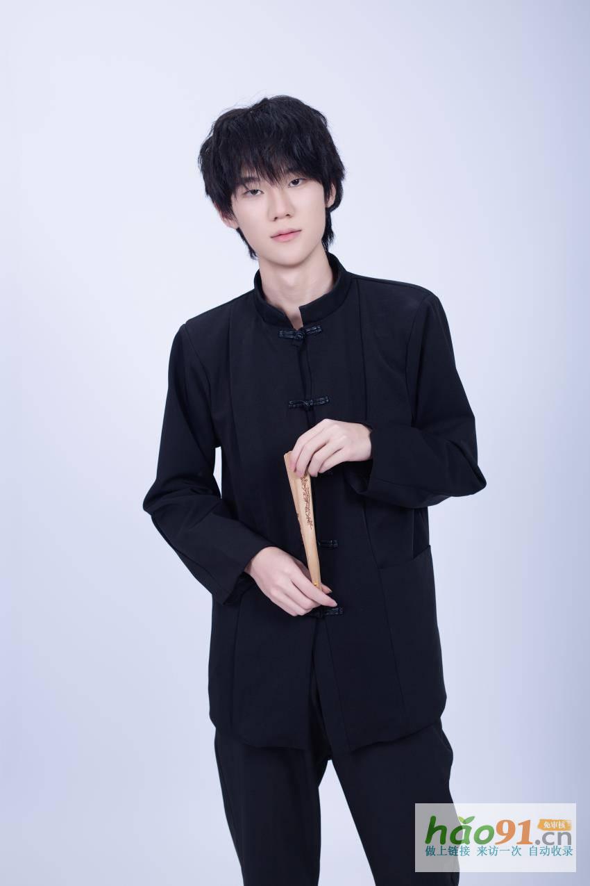 模特——鹤周：以刚毅之姿，绘时尚之画