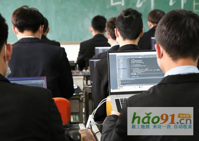 北京八维研修学院解析：初学者如何在PythonvsJava中做出选择